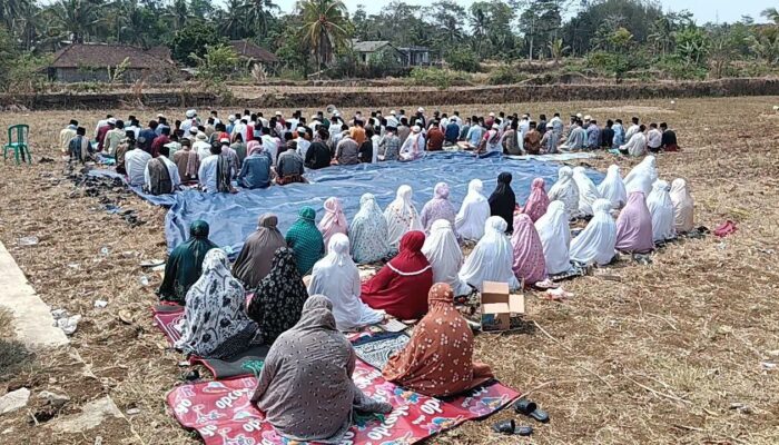 Warga Ciparay Gelar Salat Istisqa, Berharap Hujan Segera Turun