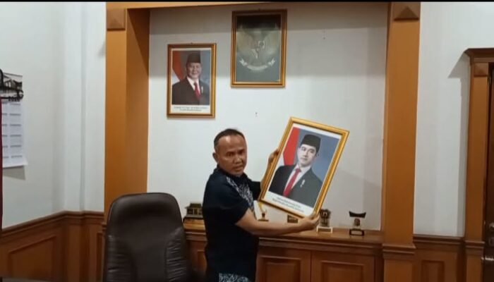 Wakil Ketua DPRD Kota Sukabumi Rojab Asy’ari Copot Foto Wapres Gibran Usai Putusan MK