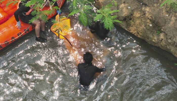 Pria Diduga Maling Tenggelam di Sungai Cicatih Parungkuda Ditemukan Meninggal Dunia