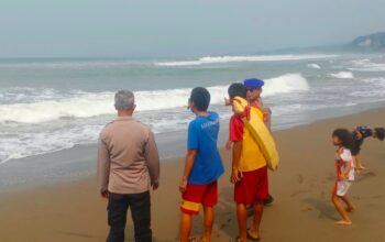 Dua Pelajar Terseret Ombak Di Pantai Istiqomah Sukabumi, Satu Hilang