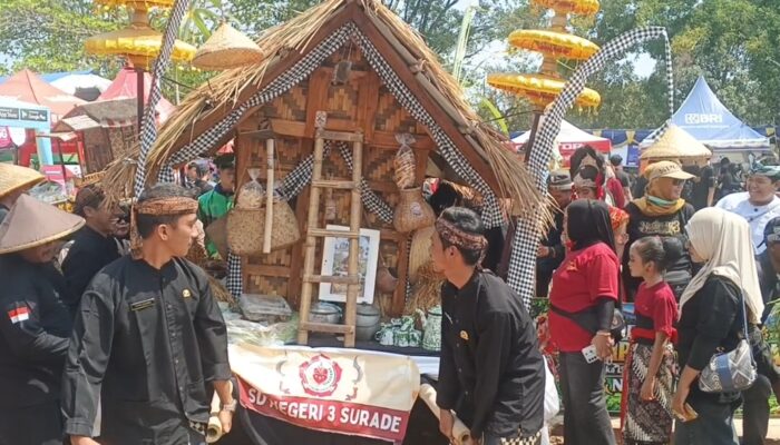Kirab Jampana Meriahkan Jampang Ngabhuana 3, Tampilkan Kekayaan Budaya dan Hasil Bumi Pajampangan