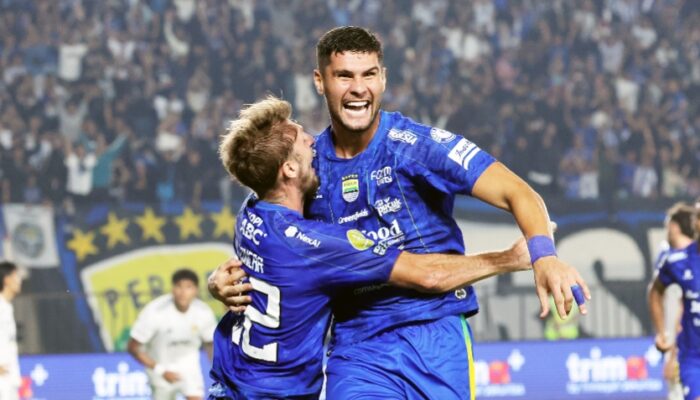 Sundulan Kilat Julio Cesar Bawa PERSIB Tekuk Persik 1-0, Papan Atas Makin Panas