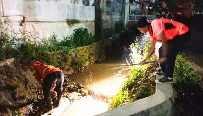 Cegah Banjir, BPBD Kota Sukabumi Pantau Saluran Air di Cibeureum Hilir