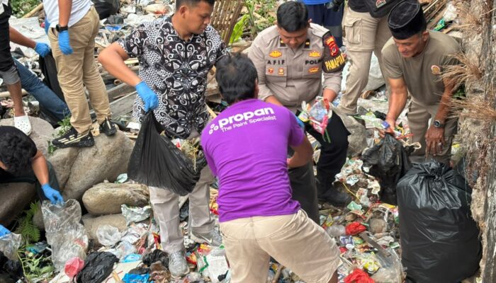 Sampah Menumpuk di Sungai Cigangsa, Polres Sukabumi Turun Tangan