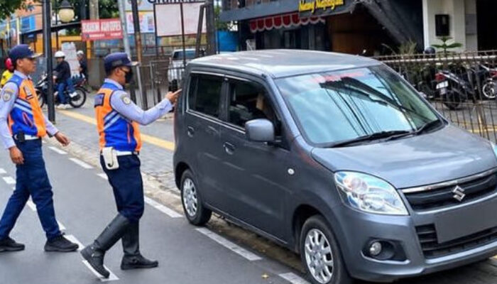 Dishub Kota Sukabumi Tertibkan Parkir Liar, Trotoar dan Jalur Sepeda Jadi Sorotan